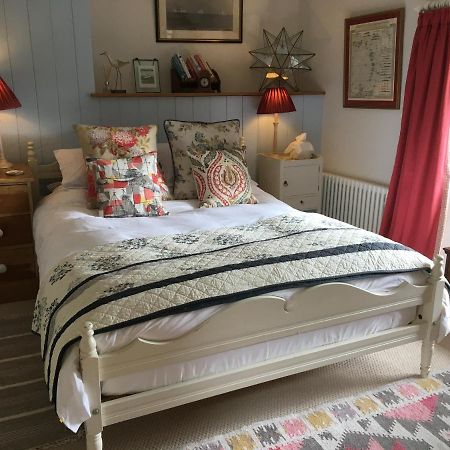 Stroud House Bed & Breakfast Freshwater Ngoại thất bức ảnh
